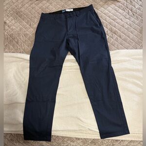 Old Navy Men’s Tech stretch chinos 36 x 32